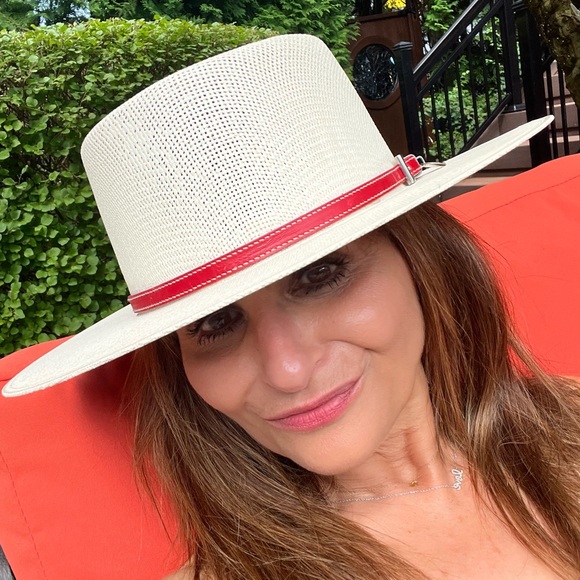 Meet your Posher, Loraine - Picture 2 of 3